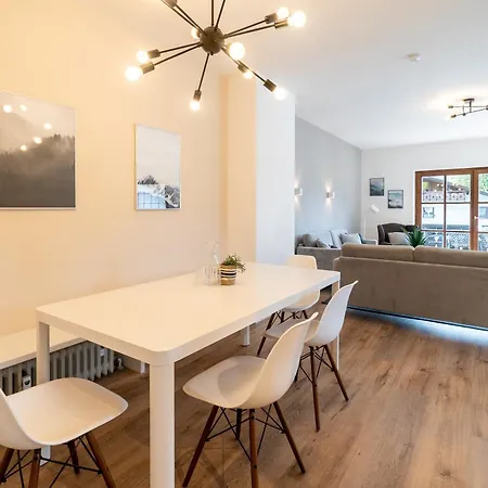 Apartament 3-zimmer-rueckzugsort Mit Panoramabalkon In Bestlage *
