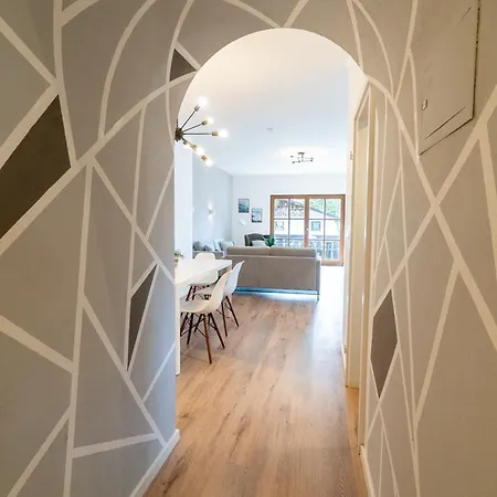 3-zimmer-rueckzugsort Mit Panoramabalkon In Bestlage Apartament *