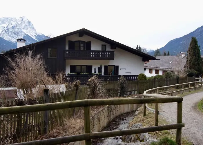 3-zimmer-rueckzugsort Mit Panoramabalkon In Bestlage * جارمش بارتنكيرشن