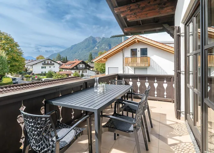 Apartament 3-zimmer-rueckzugsort Mit Panoramabalkon In Bestlage