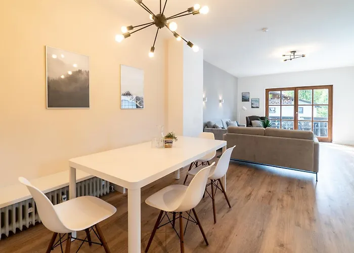 Apartament 3-zimmer-rueckzugsort Mit Panoramabalkon In Bestlage *