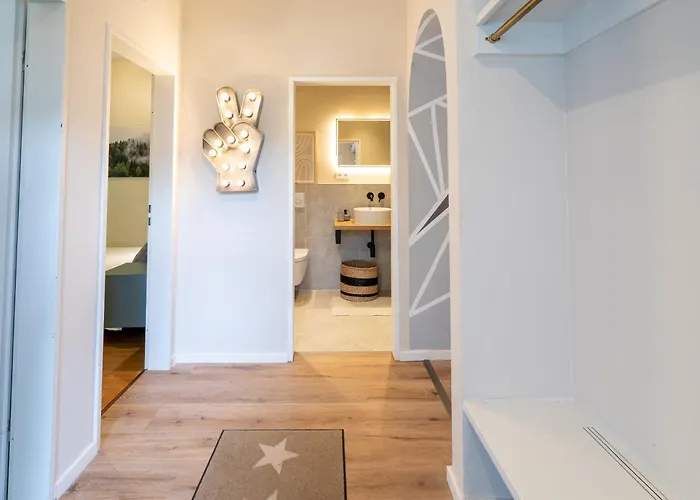 Apartament 3-zimmer-rueckzugsort Mit Panoramabalkon In Bestlage