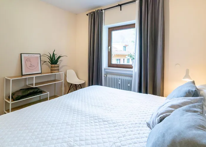 Apartament 3-zimmer-rueckzugsort Mit Panoramabalkon In Bestlage *
