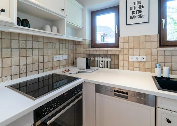 3-zimmer-rueckzugsort Mit Panoramabalkon In Bestlage جارمش بارتنكيرشن
